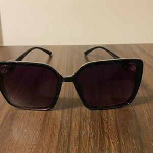 Elegant Black Square Sunglasses